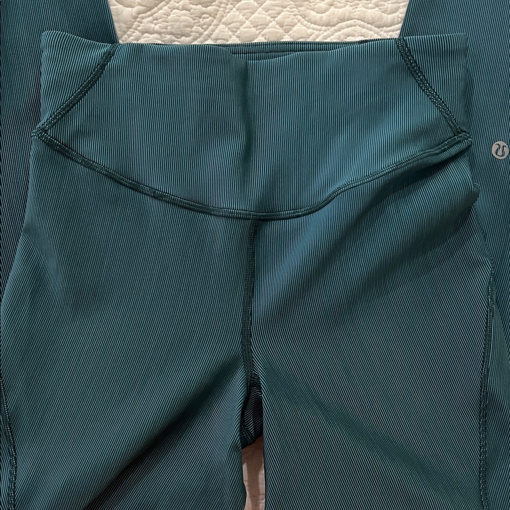 Lululemon Base Pace High-Rise Leggings size 6 25" *Two-Tone Ribbed - Picture 3 of 12